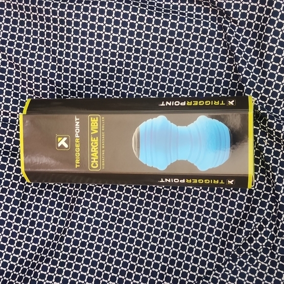 The TriggerPoint CHARGE Vibe Vibrating Massage Roller - New in Box - Picture 1 of 7